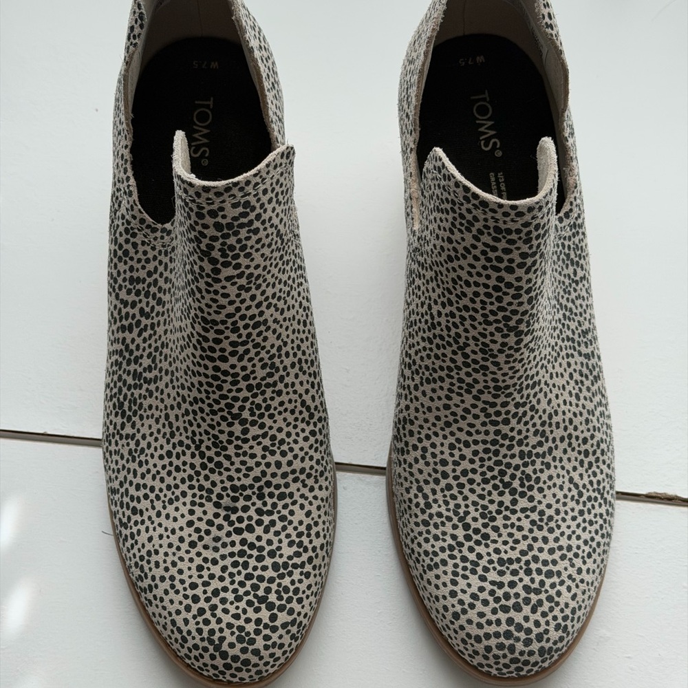 TOMS Women's Wedge Ankle Booties - Picture 2 of 11